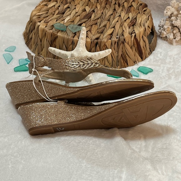 NWOT Andiamo Gold Glitter and Rhinestone Sandals - Picture 3 of 5